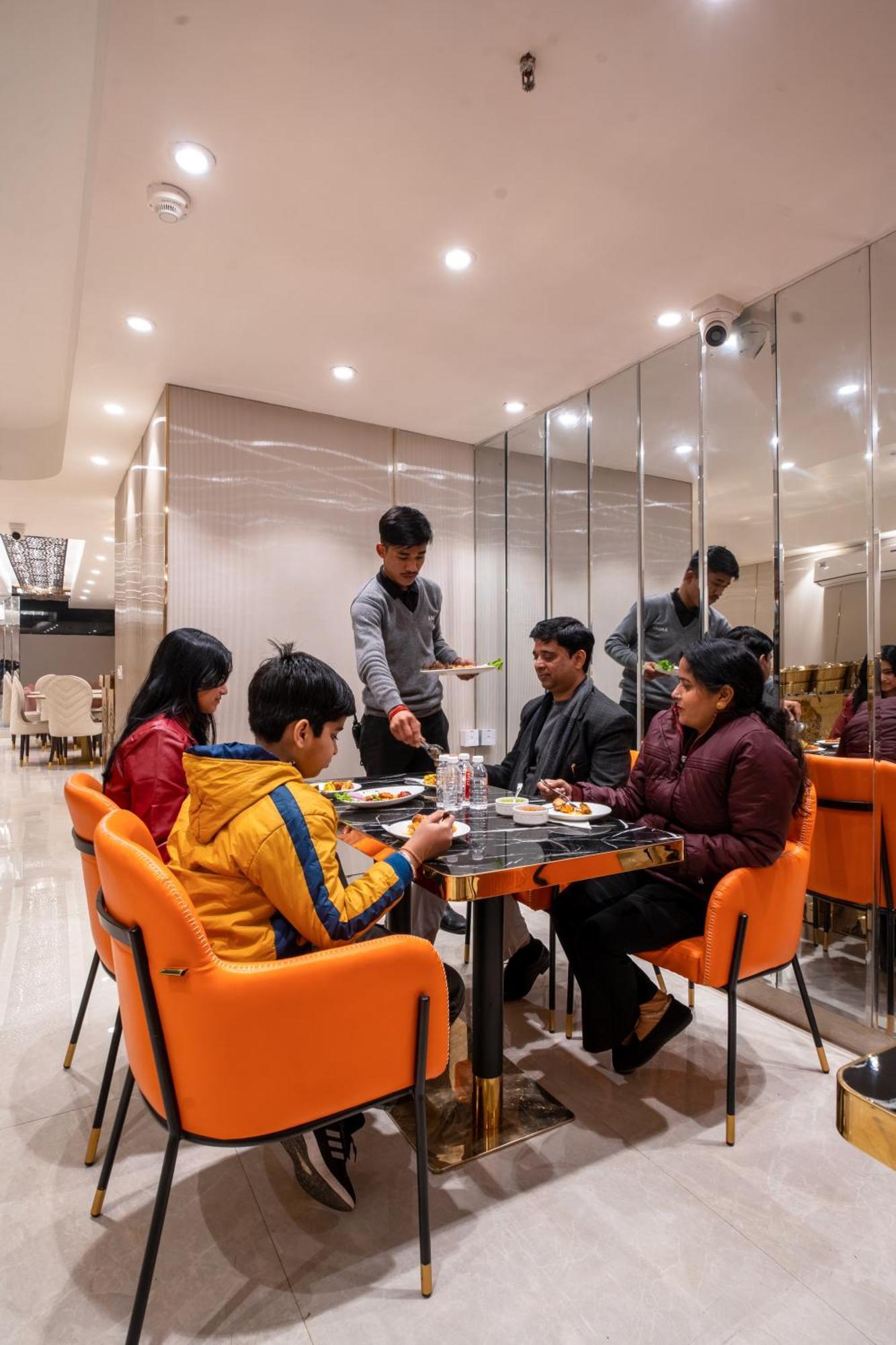 Hotel Ginger Palace Delhi Airport Yeni Delhi Dış mekan fotoğraf