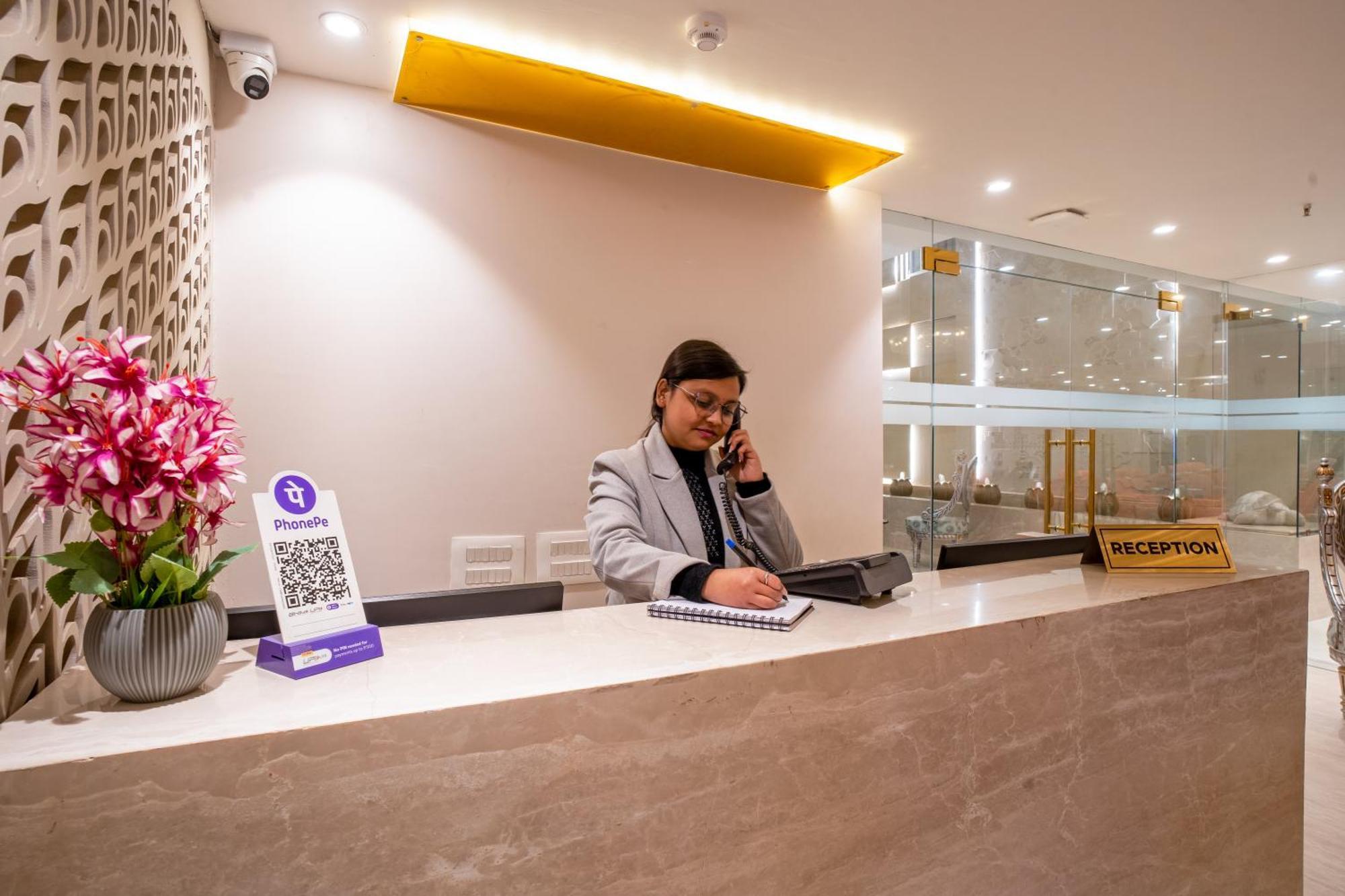 Hotel Ginger Palace Delhi Airport Yeni Delhi Dış mekan fotoğraf